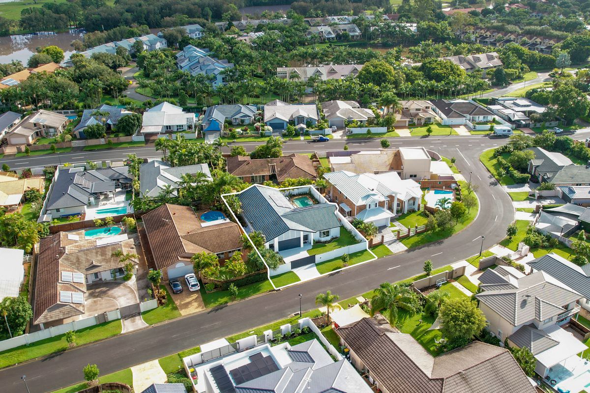 5 Santabelle Crescent, Clear Island Waters
