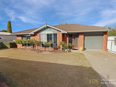 2 / 5 Penny Avenue, Horsham