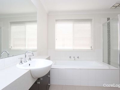 11 Clare Street, Brookfield