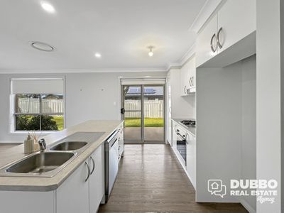 30 Apsley Crescent, Dubbo