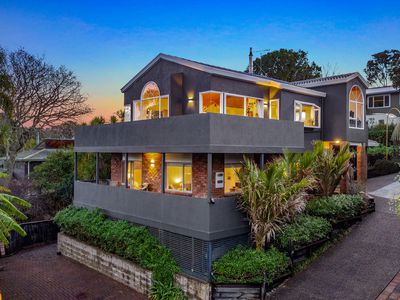 2/962 Beach Road, Torbay