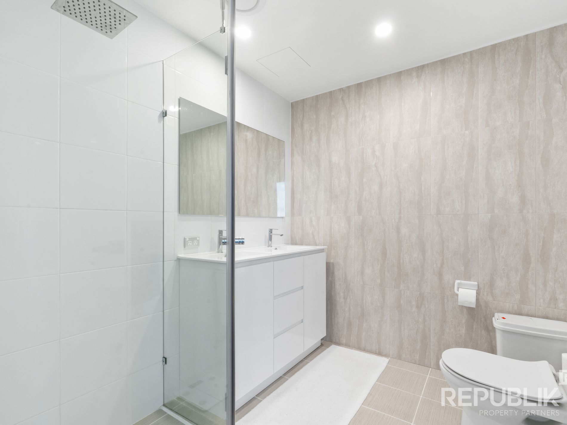 1102 / 4 COMO CRESCENT, Southport
