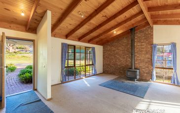 63 Beaconsfield-Emerald Road, Beaconsfield Upper