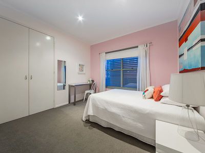 52 Moreton Av, Wynnum