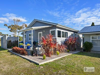 99 Old Bass Highway, Wynyard