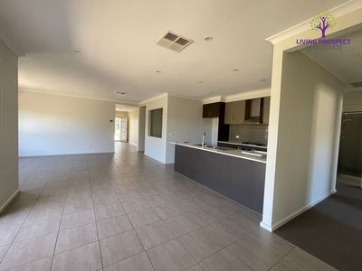 5 Treeve Parkway, Werribee