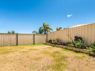 11 McNairn Cross, Leda