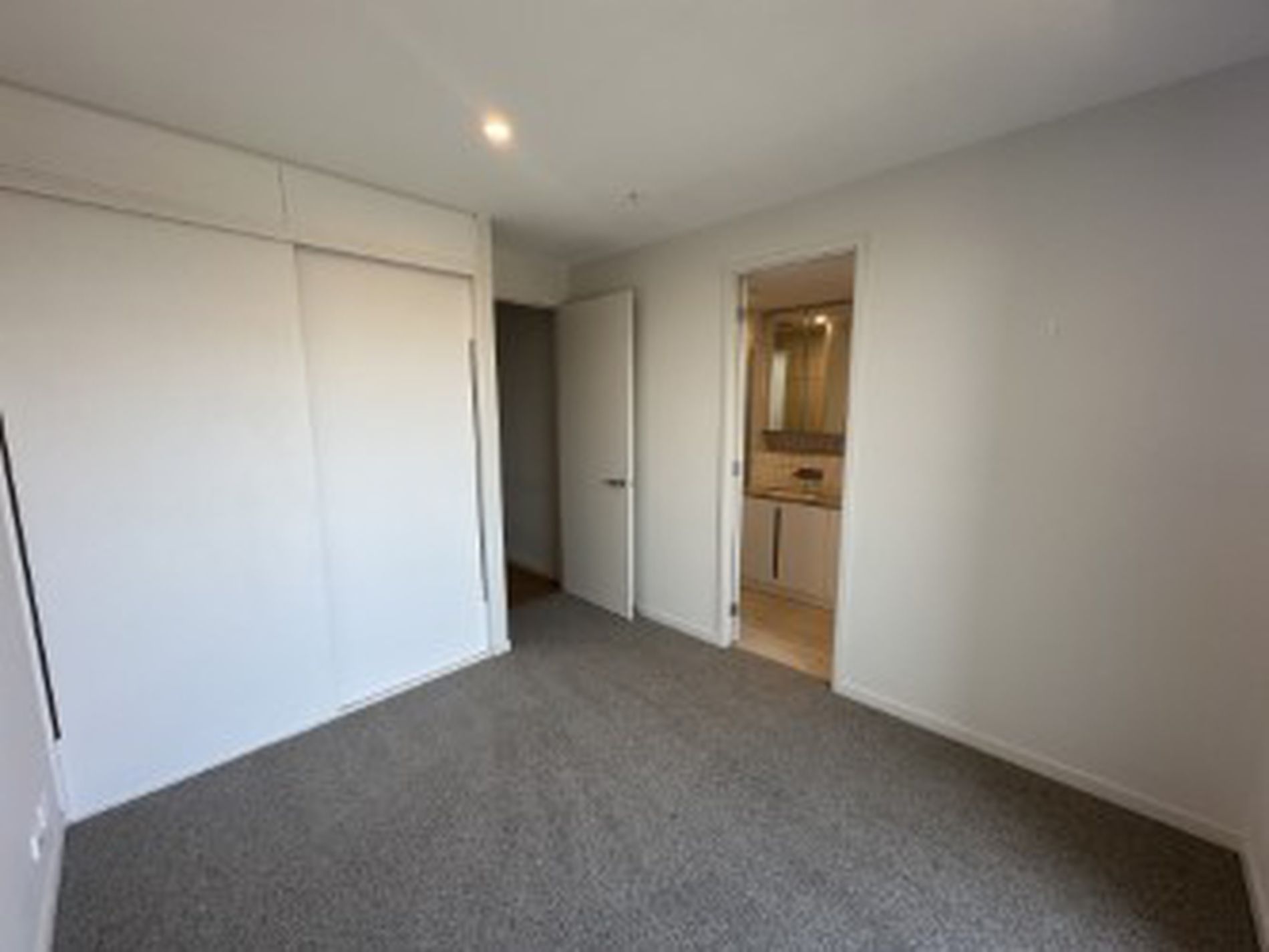 402a / 51 Johnson Street, Reservoir