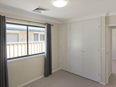 76 Elizabeth Parade, Forster