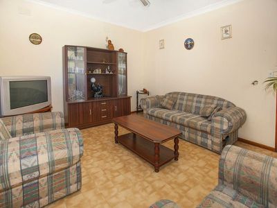 12 Lake Heights Road, Lake Heights