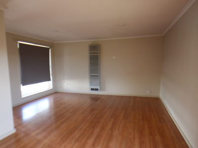 2 / 1 Narebar Street, Bell Park