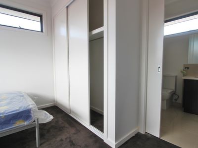 1 / 4 Harlington Street, Clayton
