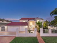 1 Nowingi Close, Eight Mile Plains