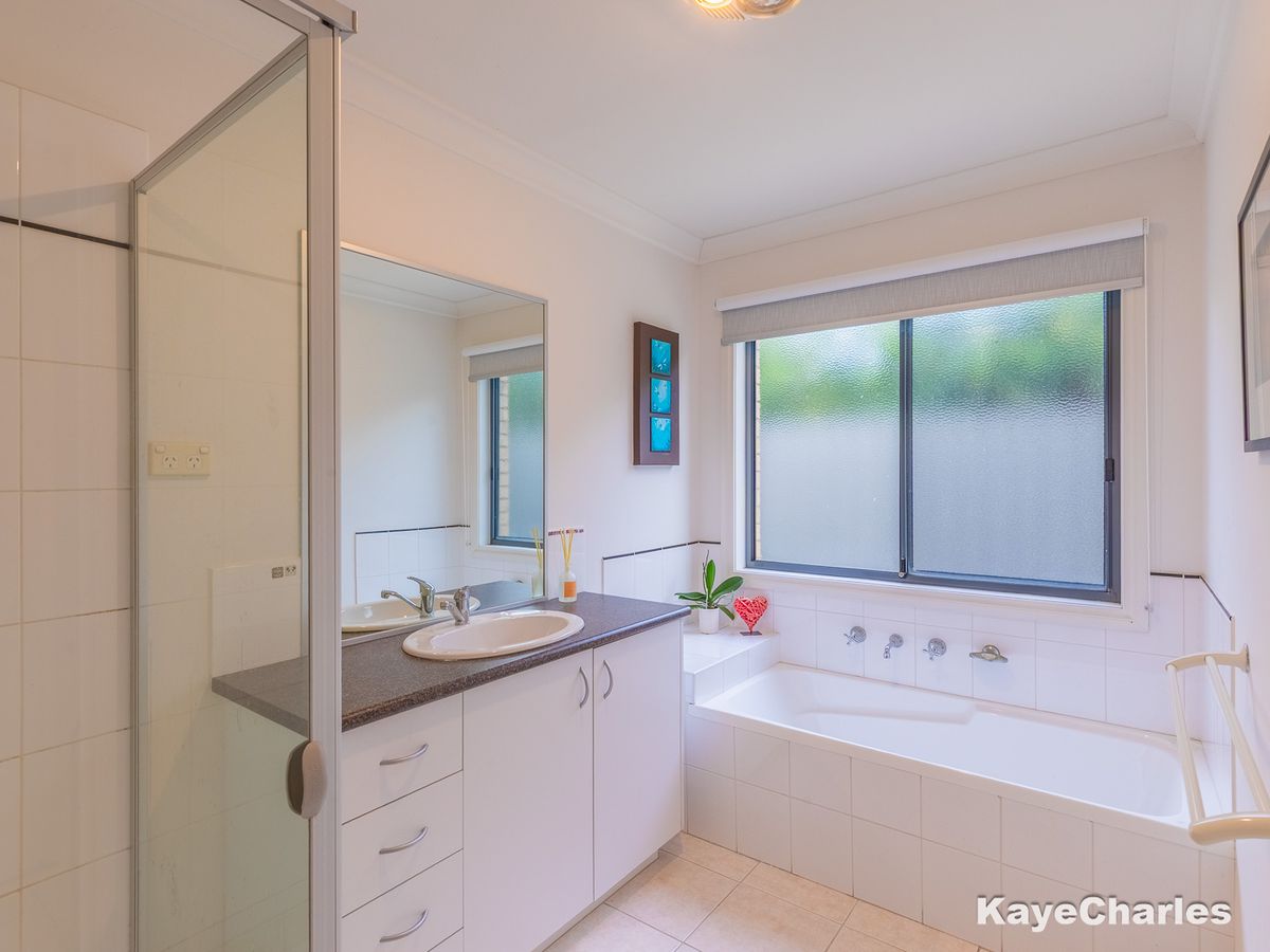 7 Castle Court, Beaconsfield