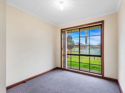 2 / 229 Shaws Road, Werribee