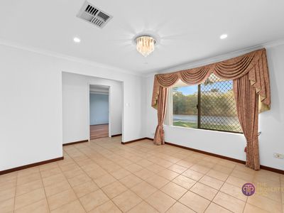 42 Woodside Loop, Beckenham