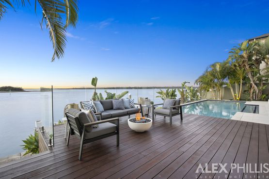 6 Knightsbridge Parade East, Sovereign Islands