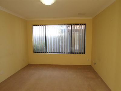 4 / 24 Windemere cres, Nollamara