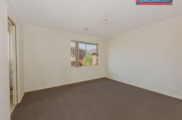 20 The Crest, Attwood