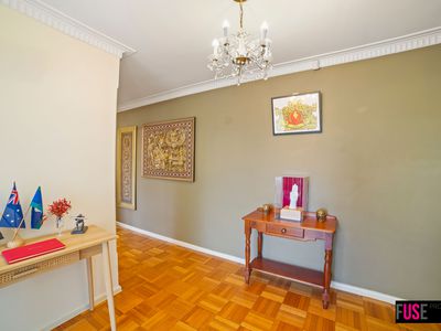 98 Hopetoun Circuit, Yarralumla