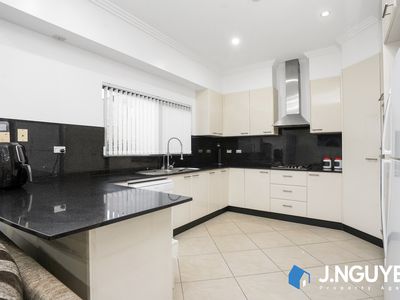 2 Yeronga Close, St Johns Park