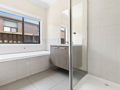 9 Edwin Close, Manor Lakes