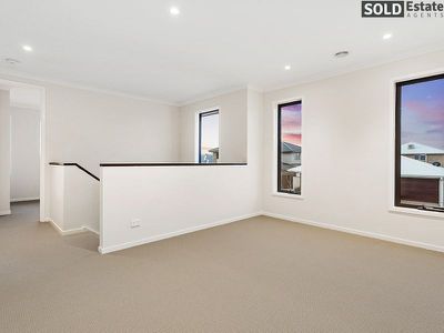 24  Revelwood Way, Clyde North