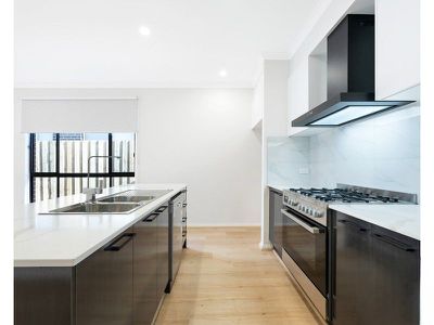 25 Winnows Street, Officer