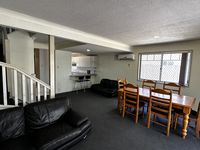27 / 9 Lawrence Close, Robertson