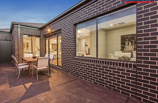 30 Perugia Avenue, Greenvale