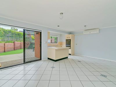 4 / 4 Amie Court, Springwood