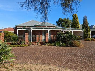 2 / 12 Prince Philip Drive, South Bunbury
