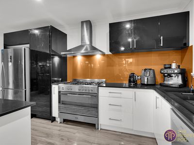 6 Baxter Close, Huntingdale