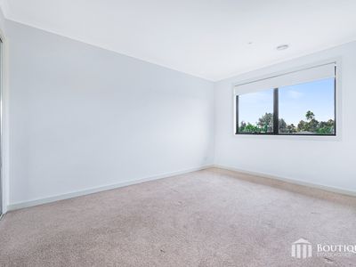 9 Longbow Terrace, Cranbourne North
