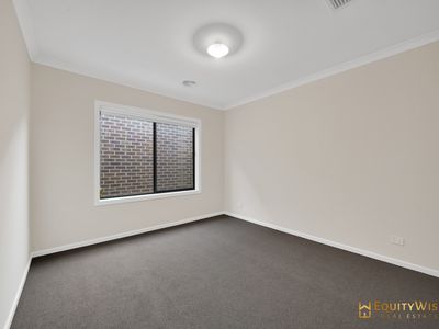 8 Saddlebred Avenue, Werribee