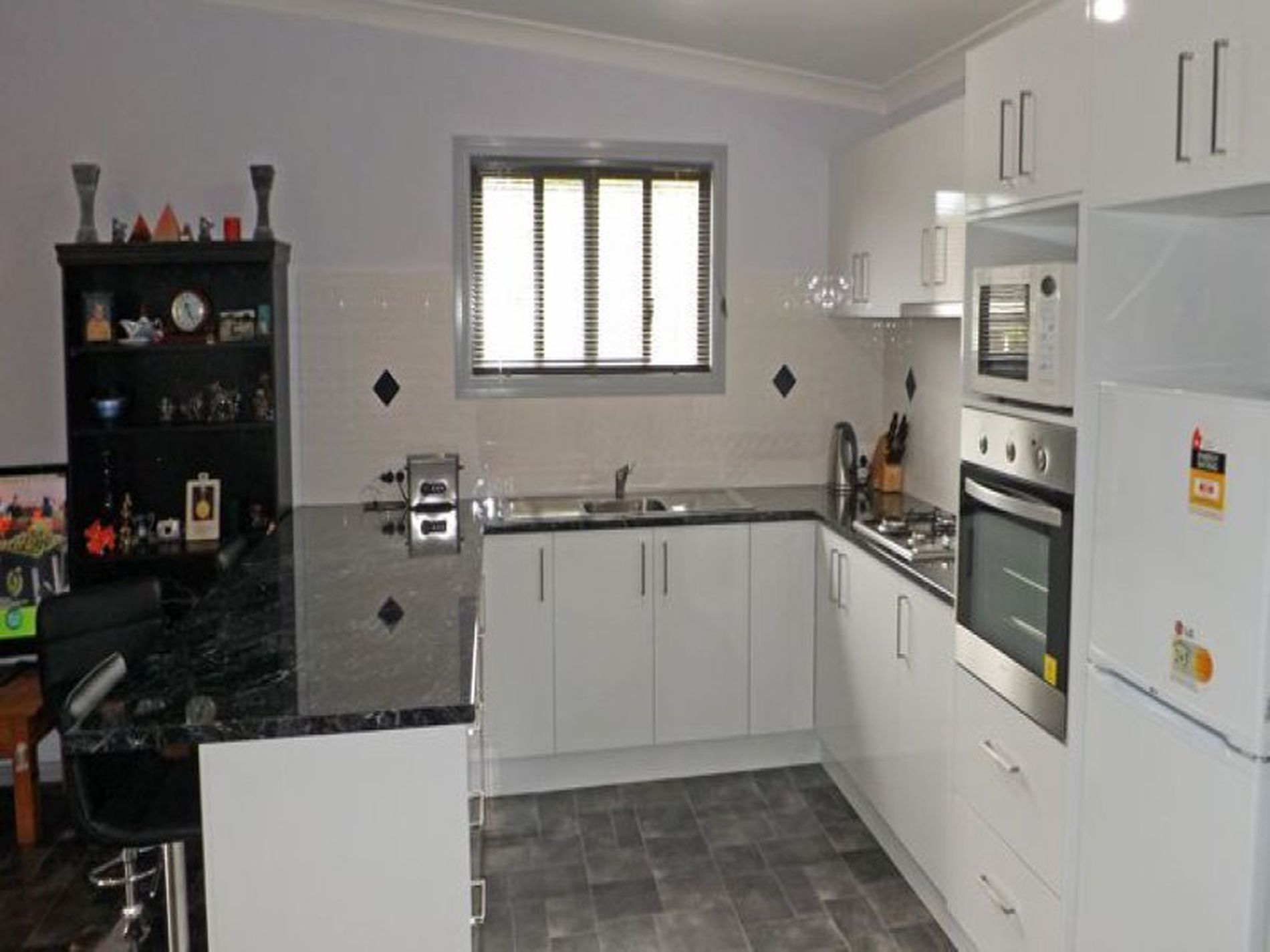 2 Princes Highway, Lake Tabourie