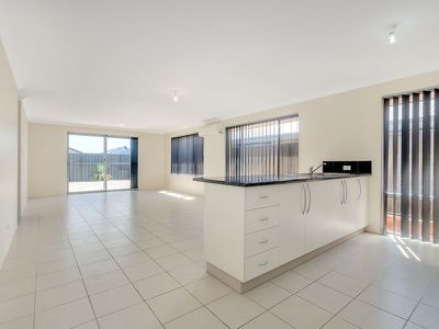 17 Cooloola Chase, Yanchep