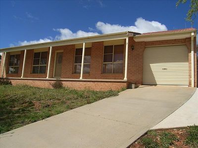 7 Patrick Close, Blayney