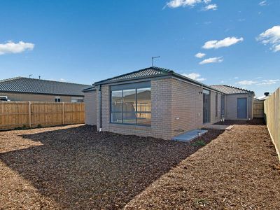 7 Cottonfield Way, Brookfield