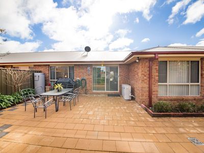 3 / 5 John Brass Place, Dubbo
