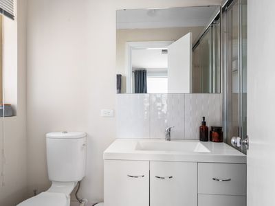 2 / 4 Nepean Grove, Hannans