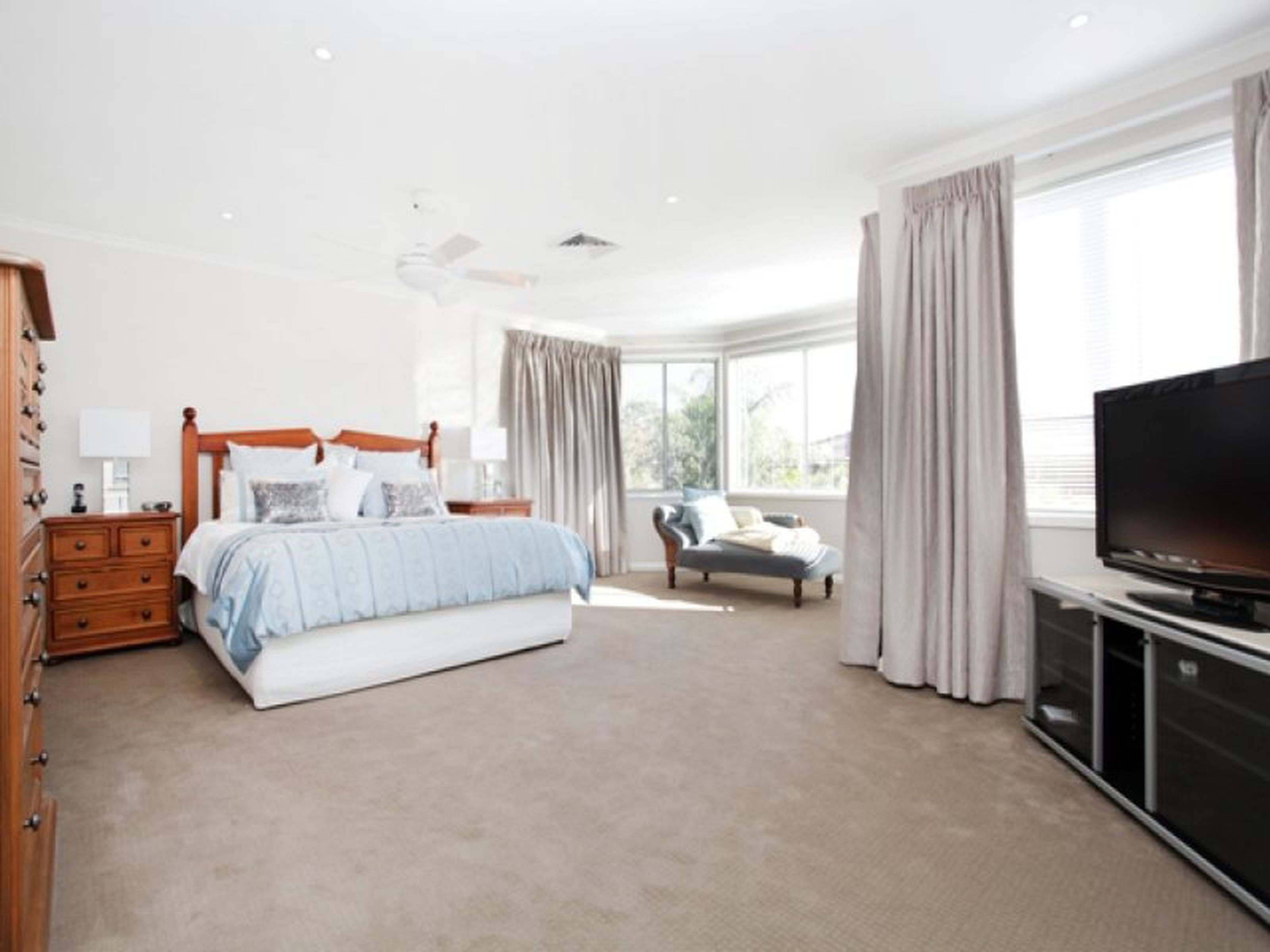 15 Dunna Place, GLENMORE PARK