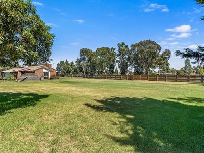 4 Hillsmeade Drive, Narre Warren South