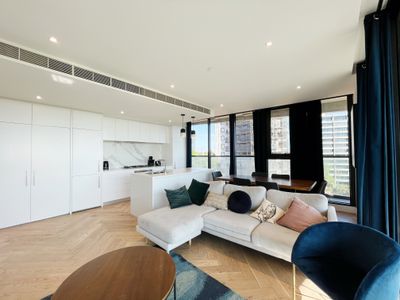 604 / 77 Queens Road, Melbourne