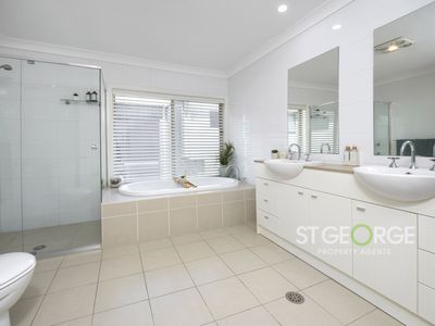 14 Rocklea Crescent, Sylvania