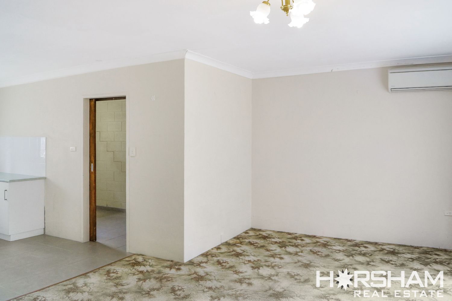 2 / 5 Schwarz Avenue, Horsham