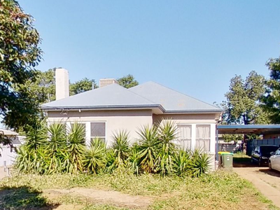 1 / 4 Gloucester Avenue, Dubbo