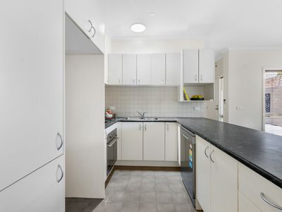 2 / 198 Civic Parade, Altona