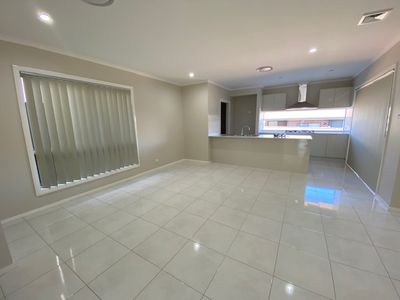 9 Nightshade Close, Denham Court