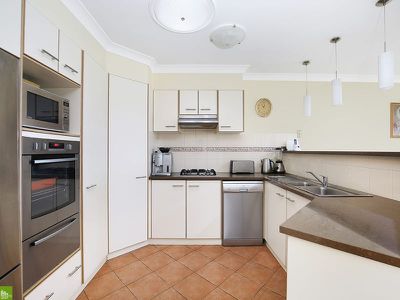 2 / 51 Waples Road, Unanderra